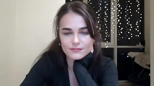 Snapshot of Silviaa_a chatting on 11-19-25, 08:31 Silviaa a online show from 11-19-25, 08:31