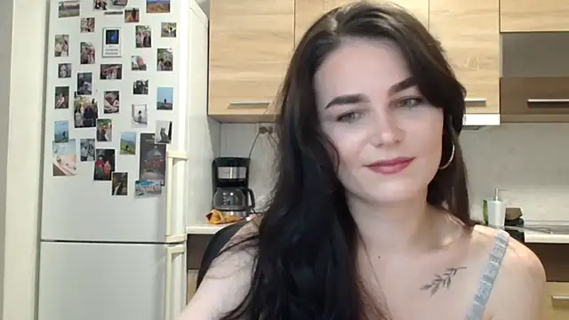 Snapshot of Silviaa_a chatting on 12-19-25, 07:54 Silviaa a online show from 12-19-25, 07:54