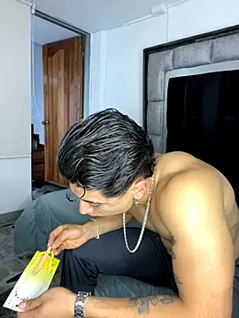 Snapshot of MR_MUSCLE chatting on 10-14-25, 11:55 MR MUSCLE online show from 10-14-25, 11:55