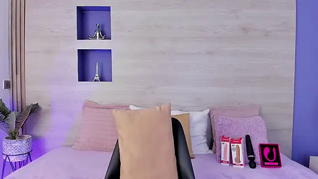 Stephanni  online show from 10-03-25, 01:19