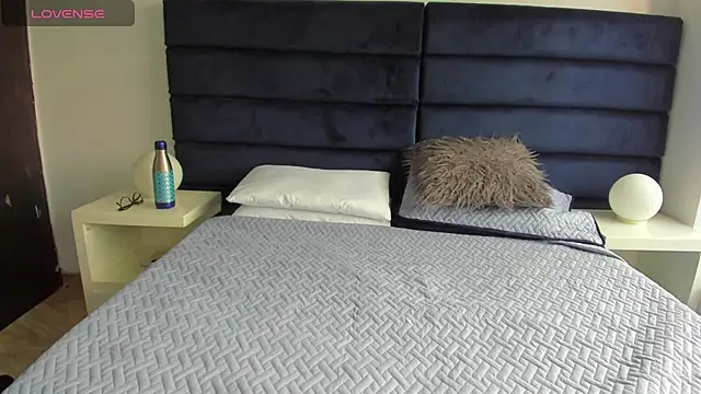 CHARLOTTE KNOX online show from 10-14-25, 11:55