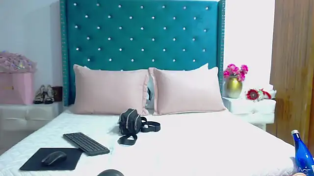 KimScarleth online show from 04-28-26, 04:12