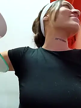 Arii collins1 online show from 12-17-25, 08:59