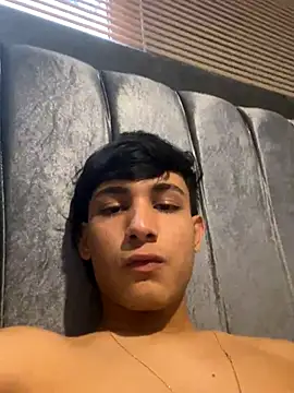 Snapshot of cody_fox10 chatting on 09-14-25, 04:06 cody fox10 online show from 09-14-25, 04:06