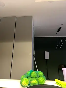 Michelle Zoe online show from 11-14-25, 05:06