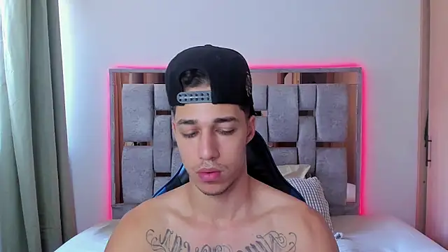 orionblaze69  online show from 06-11-26, 02:37