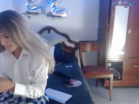 Snapshot of Valentina_bss chatting on 11-28-25, 02:42 Valentina bss online show from 11-28-25, 02:42