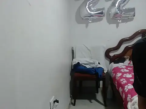 Snapshot of Valentina_bss chatting on 12-15-25, 09:52 Valentina bss online show from 12-15-25, 09:52