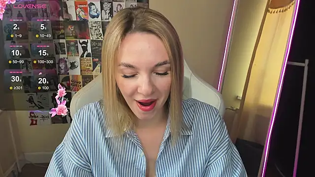 NessaDiazz online show from 10-23-25, 04:56