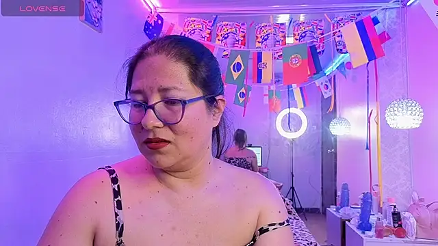 Snapshot of scarlett_widow_ chatting on 06-29-26, 12:06 scarlett widow online show from 06-29-26, 12:06