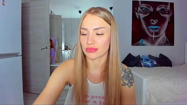 Snapshot of MashaFromRussia__ chatting on 10-13-25, 10:04 MashaFromRussia   online show from 10-13-25, 10:04