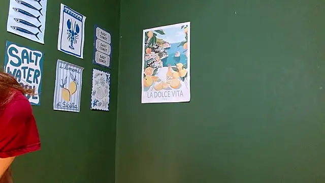 Roxiehood online show from 12-22-25, 02:19