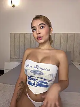 Snapshot of Mia_Roswell chatting on 05-25-26, 10:27 Mia Roswell online show from 05-25-26, 10:27