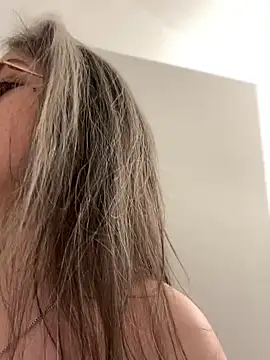 Alix Valentine online show from 11-24-25, 05:45