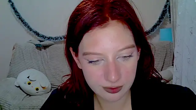 Snapshot of Lily_Ember chatting on 12-22-25, 06:05 Lily Ember online show from 12-22-25, 06:05