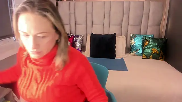 Snapshot of Charlot_milf chatting on 10-15-25, 11:54 Charlot milf online show from 10-15-25, 11:54