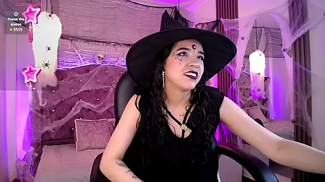 Amara Davis online show from 10-29-25, 04:59