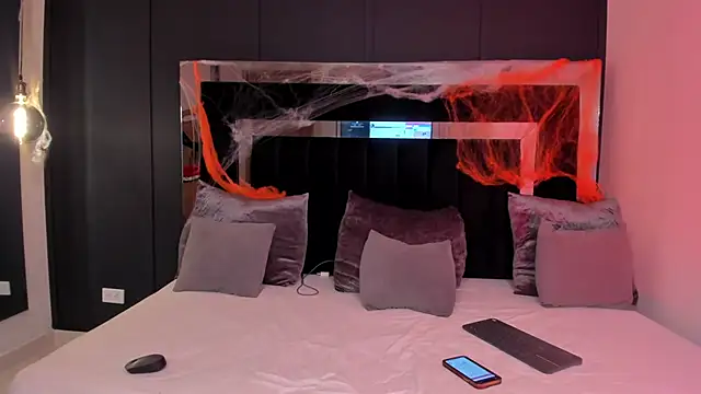 Snapshot of sofiaa_brown chatting on 10-25-25, 05:04 sofiaa brown online show from 10-25-25, 05:04