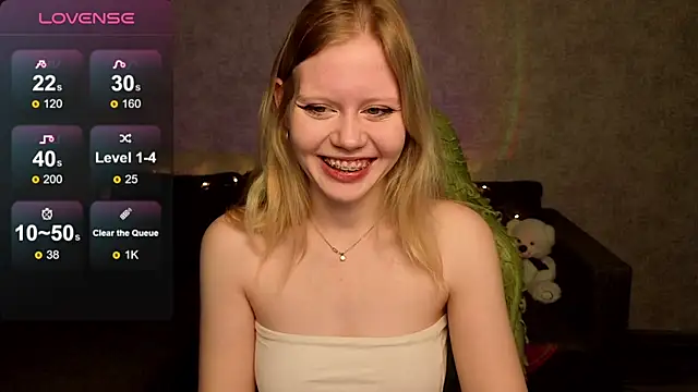 Snapshot of Wendy_228 chatting on 10-14-25, 01:17 Wendy 228 online show from 10-14-25, 01:17