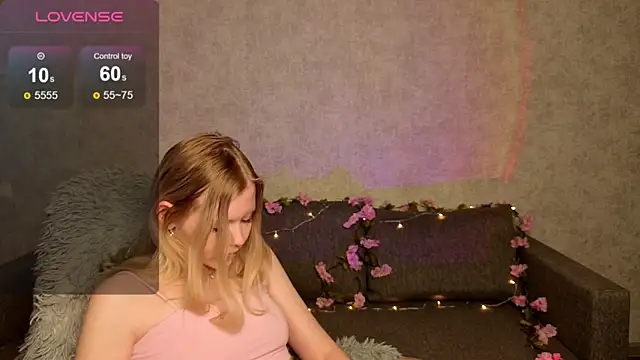 Snapshot of Wendy_228 chatting on 10-31-25, 01:06 Wendy 228 online show from 10-31-25, 01:06