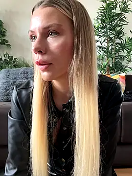 Snapshot of SexyMommyKate chatting on 10-10-25, 12:26 SexyMommyKate online show from 10-10-25, 12:26