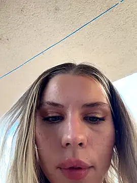 Snapshot of SexyMommyKate chatting on 10-11-25, 12:04 SexyMommyKate online show from 10-11-25, 12:04