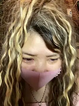 Snapshot of xoxLILxMELOxox chatting on 11-02-25, 04:31 xoxLILxMELOxox online show from 11-02-25, 04:31