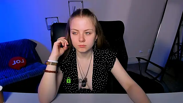 Snapshot of foxy_tease_ chatting on 09-22-25, 12:45 foxy tease online show from 09-22-25, 12:45