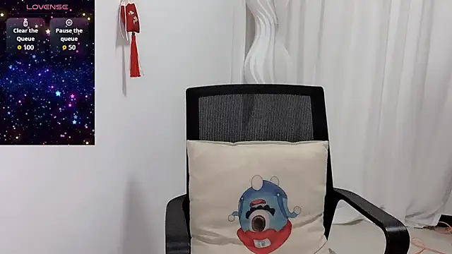 Snapshot of JackieBell chatting on 10-24-25, 11:23 JackieBell online show from 10-24-25, 11:23