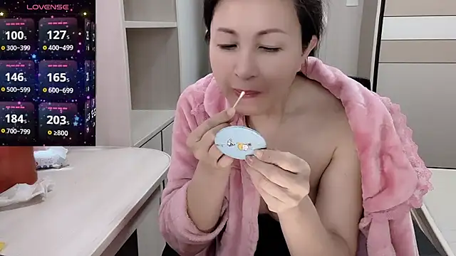 Snapshot of JackieBell chatting on 10-31-25, 01:50 JackieBell online show from 10-31-25, 01:50