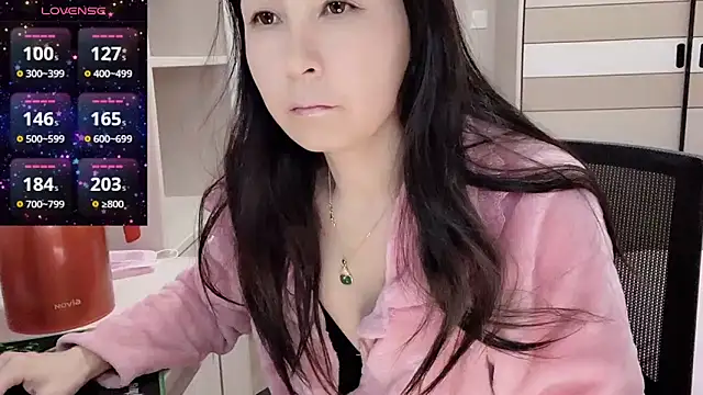 Snapshot of JackieBell chatting on 11-02-25, 11:07 JackieBell online show from 11-02-25, 11:07