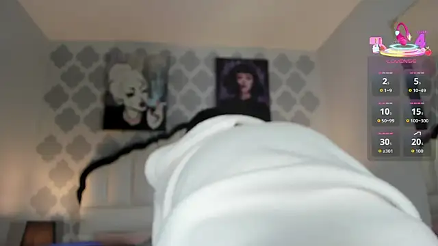 SarahMiler  online show from 11-03-25, 07:48