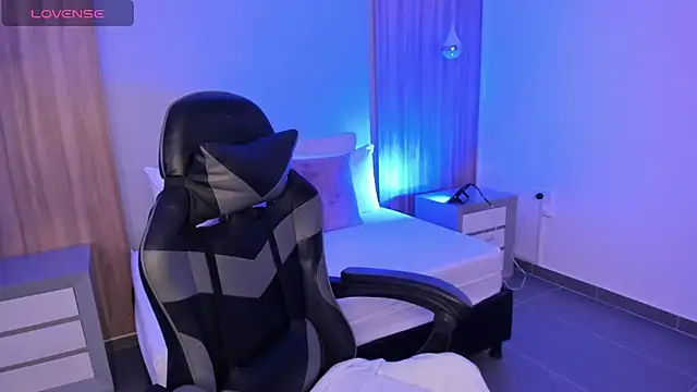 Snapshot of megara_x_ chatting on 10-25-25, 02:52 megara x online show from 10-25-25, 02:52