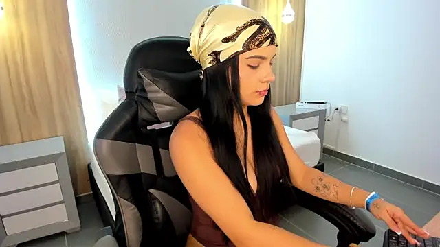 Snapshot of megara_x_ chatting on 11-04-25, 02:10 megara x online show from 11-04-25, 02:10