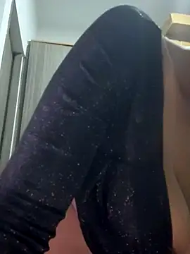 Snapshot of Mia_sweet80 chatting on 09-21-25, 02:35 Mia sweet80 online show from 09-21-25, 02:35