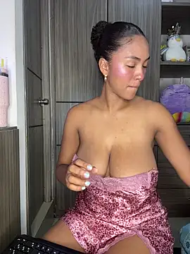 Snapshot of Mia_sweet80 chatting on 10-20-25, 03:29 Mia sweet80 online show from 10-20-25, 03:29