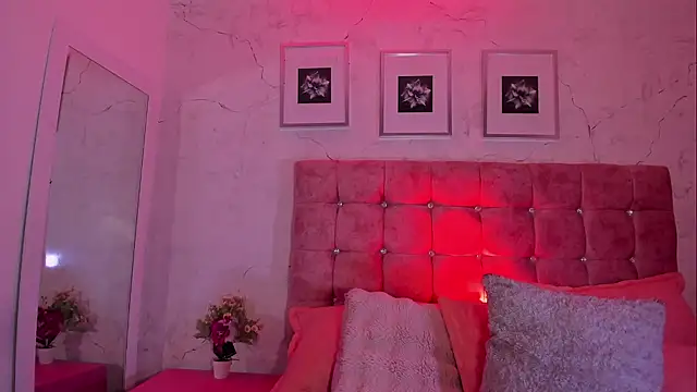 Maddy Mills online show from 12-15-25, 05:28