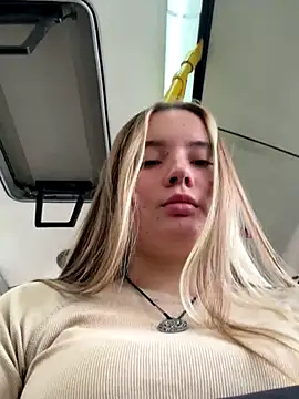 Snapshot of StephanieMur chatting on 09-22-25, 03:52 StephanieMur online show from 09-22-25, 03:52