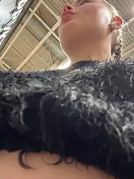 Snapshot of StephanieMur chatting on 09-28-25, 05:02 StephanieMur online show from 09-28-25, 05:02