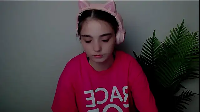 Snapshot of Sun_Shine__ chatting on 09-14-25, 07:13 Sun Shine online show from 09-14-25, 07:13