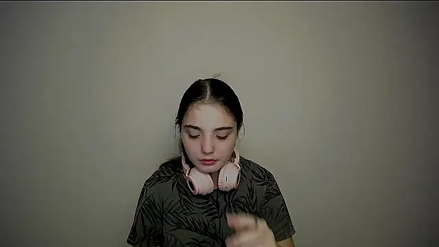 Snapshot of Sun_Shine__ chatting on 09-26-25, 06:34 Sun Shine online show from 09-26-25, 06:34