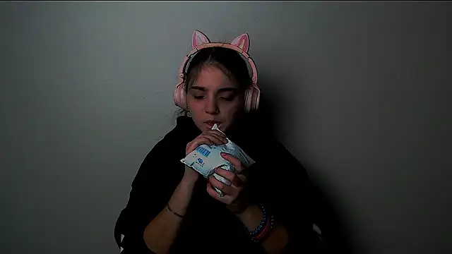 Snapshot of Sun_Shine__ chatting on 10-02-25, 09:00 Sun Shine online show from 10-02-25, 09:00