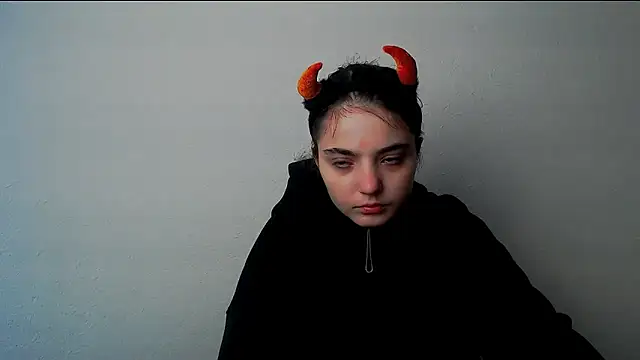 Snapshot of Sun_Shine__ chatting on 10-09-25, 10:24 Sun Shine online show from 10-09-25, 10:24