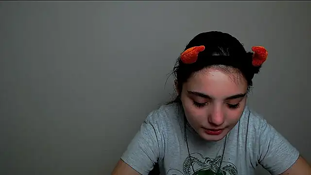 Snapshot of Sun_Shine__ chatting on 10-10-25, 09:03 Sun Shine online show from 10-10-25, 09:03