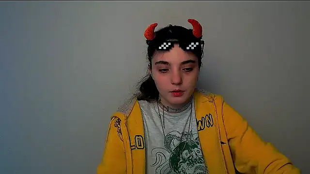 Snapshot of Sun_Shine__ chatting on 10-12-25, 01:32 Sun Shine online show from 10-12-25, 01:32