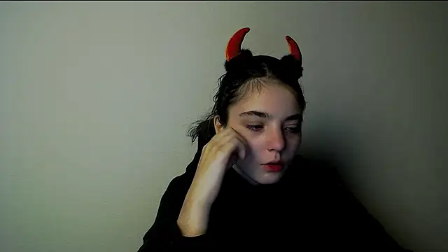 Snapshot of Sun_Shine__ chatting on 10-14-25, 09:26 Sun Shine online show from 10-14-25, 09:26