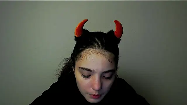 Snapshot of Sun_Shine__ chatting on 10-16-25, 09:49 Sun Shine online show from 10-16-25, 09:49