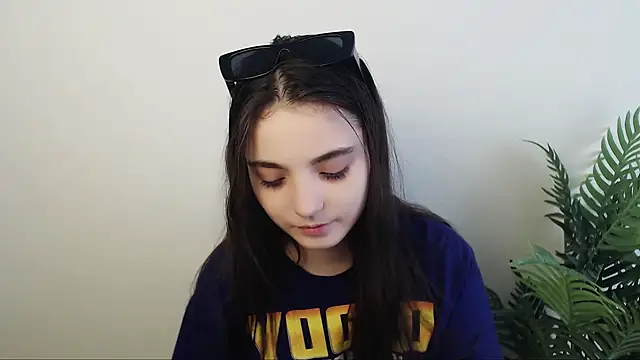 Snapshot of Sun_Shine__ chatting on 10-18-25, 07:09 Sun Shine online show from 10-18-25, 07:09