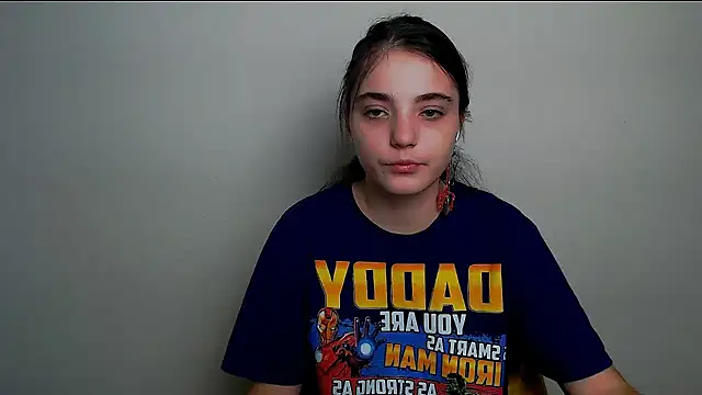 Snapshot of Sun_Shine__ chatting on 10-19-25, 02:40 Sun Shine online show from 10-19-25, 02:40