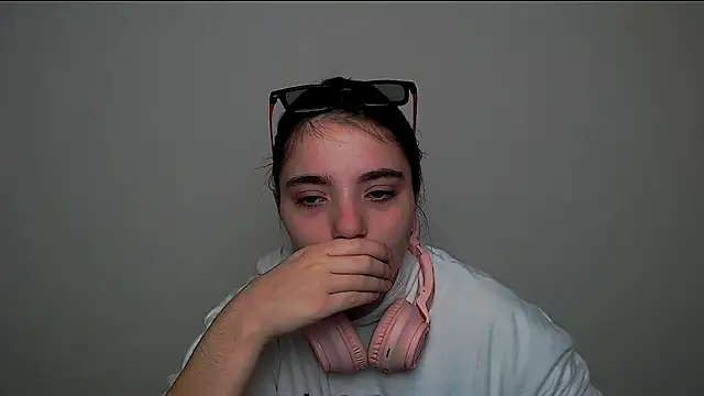 Snapshot of Sun_Shine__ chatting on 10-29-25, 11:28 Sun Shine online show from 10-29-25, 11:28